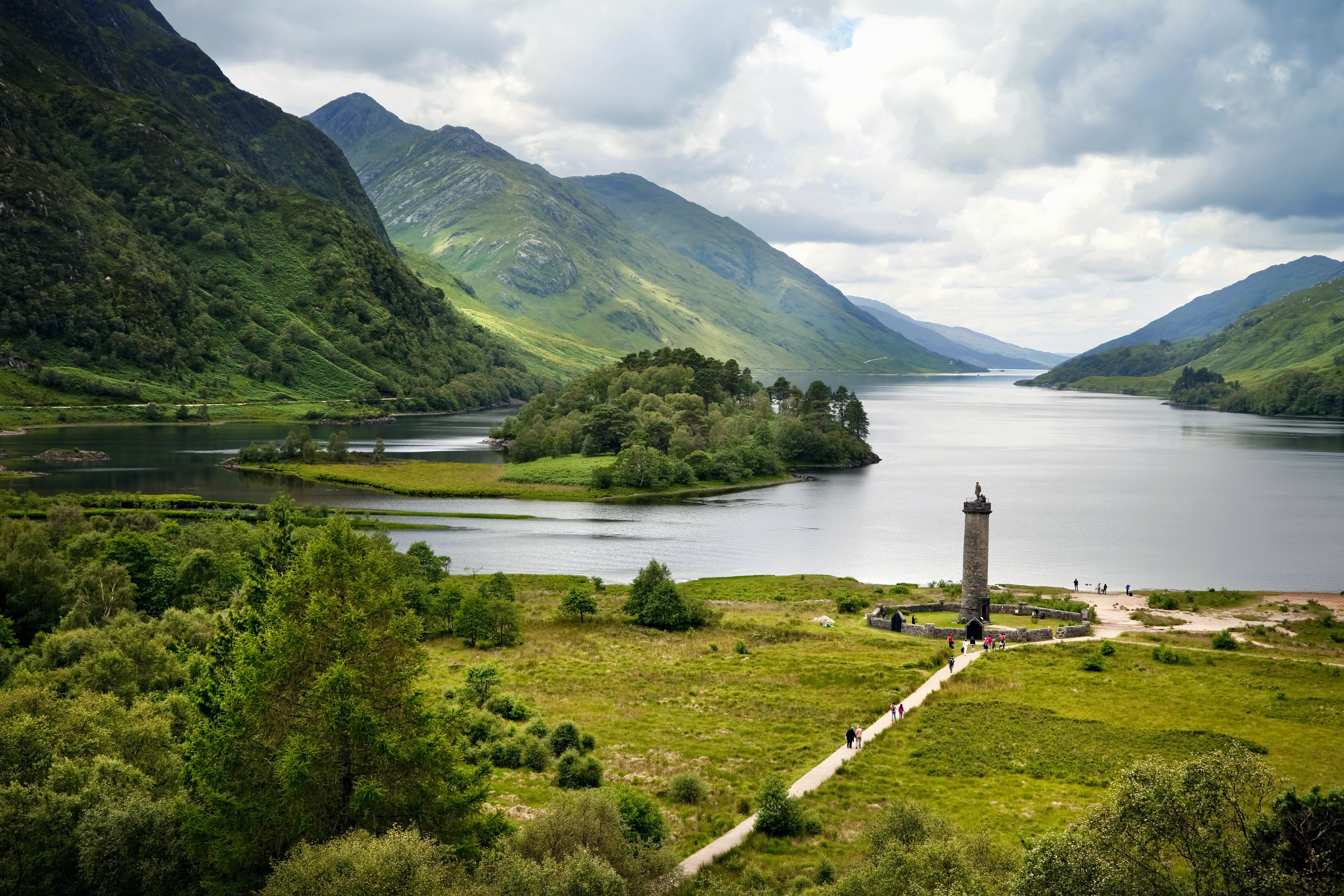Monument de Glenfinnan à l'extrémité du Loch Shiel, Lochaber.