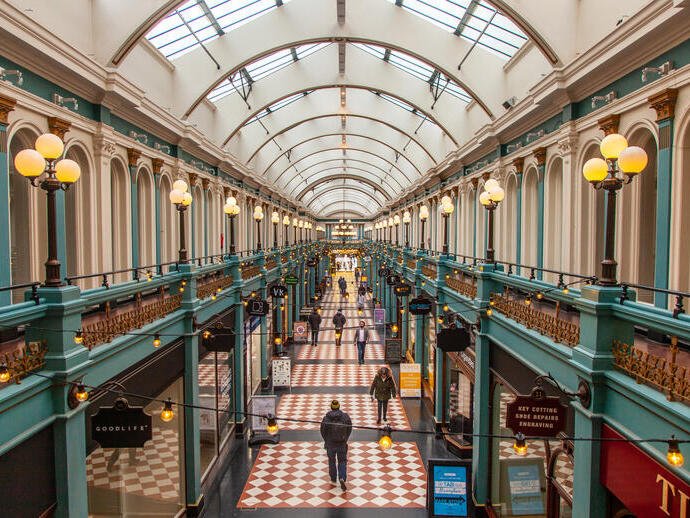 Vue depuis l'étage sur la Great Western Arcade à Birmingham
