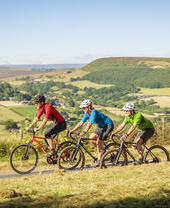 Hawnby Peak Scar Tre cavalieri Pan Shot