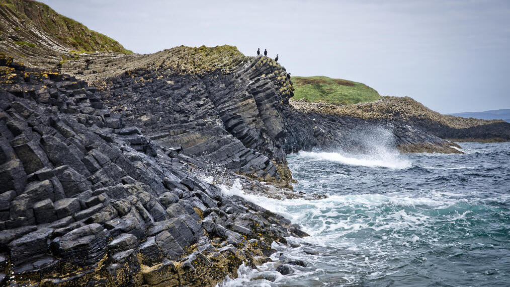 La isla de Staffa y la cueva de Fingal en las Hébridas Interiores