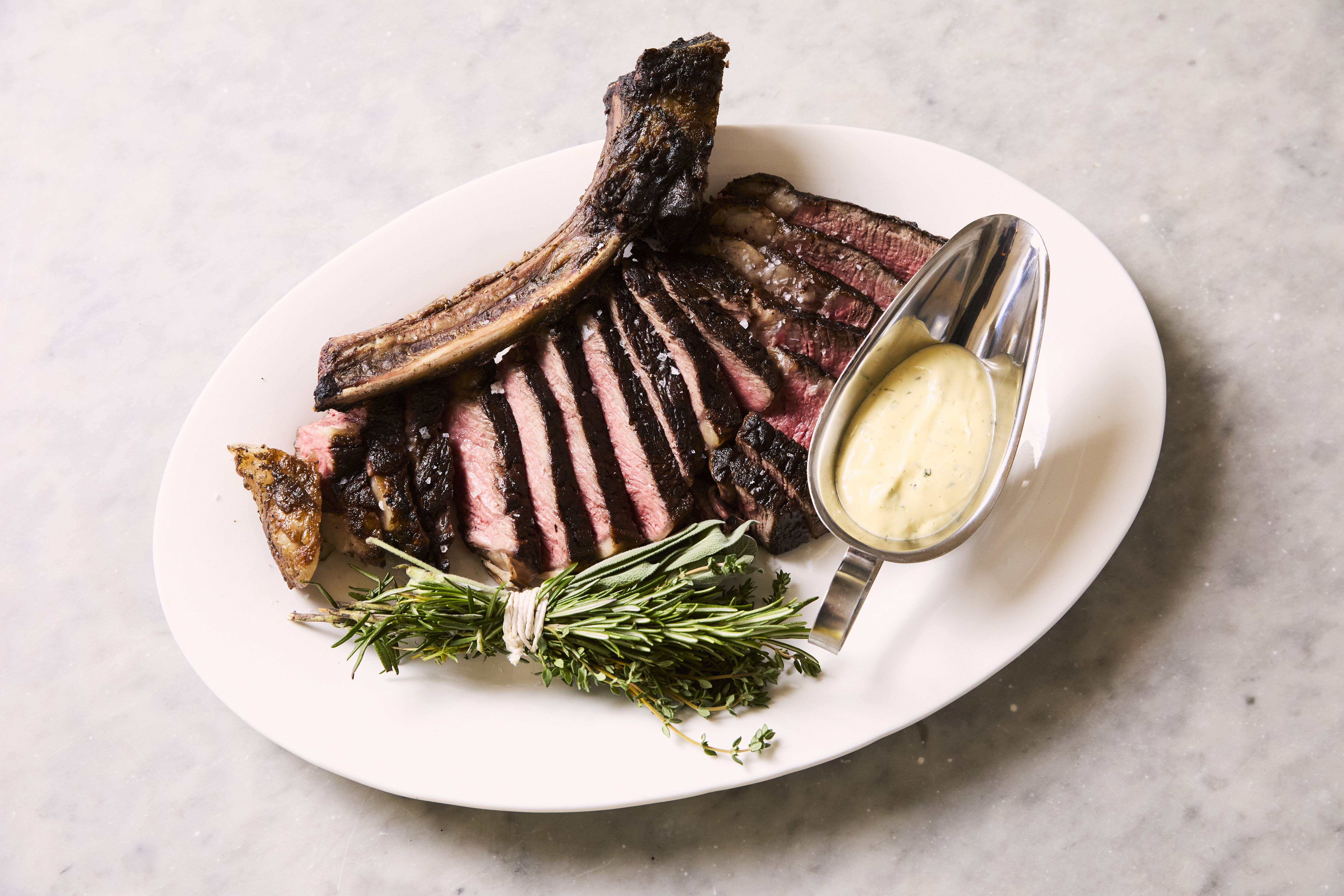 Côte de Boeuf mit Sauce im Emberwood in Bath