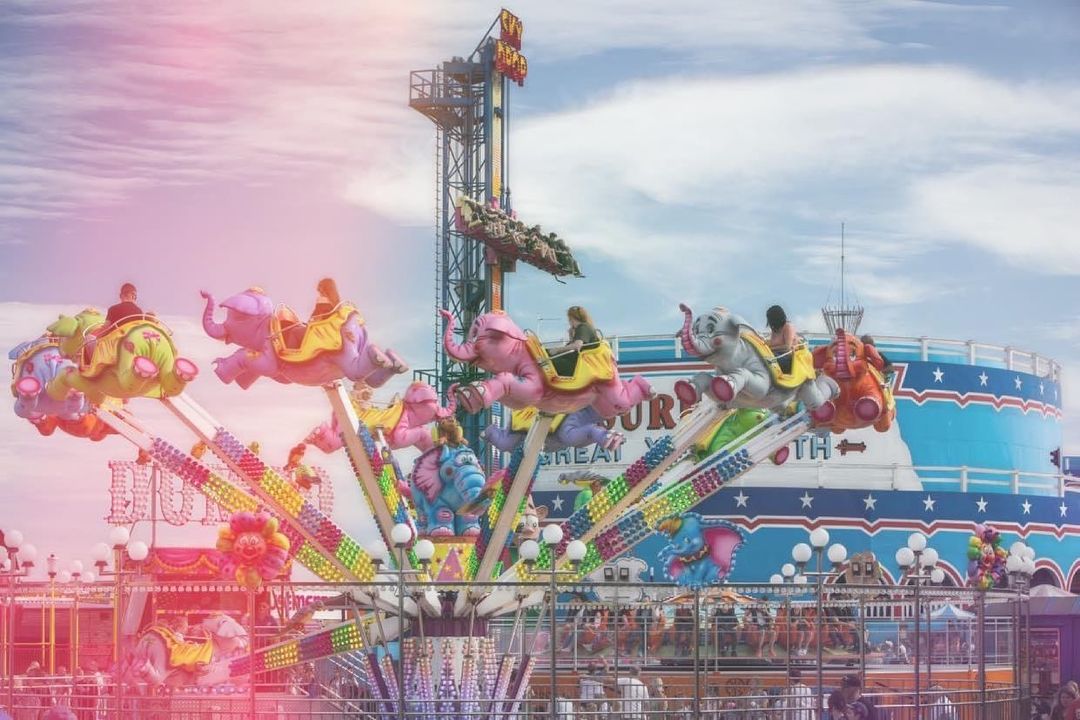 Vista su una giostra al Great Yarmouth Pleasure Beach