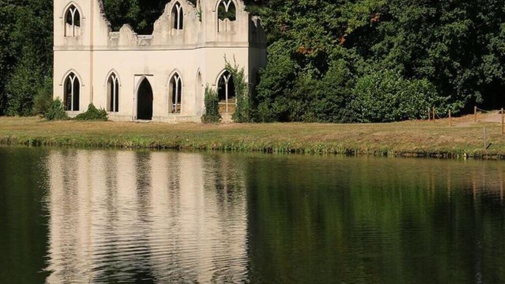 Painshill Park with lake in the foreground